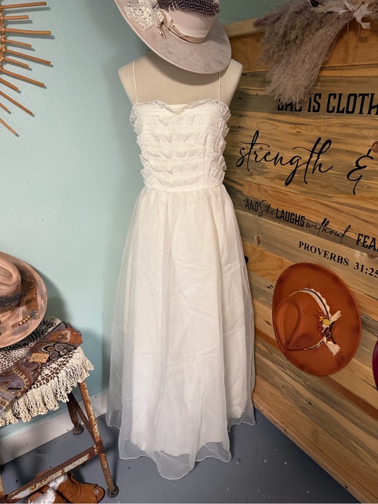 Dresses & Skirts - Beautiful VINTAGE CRÈME DRESS
